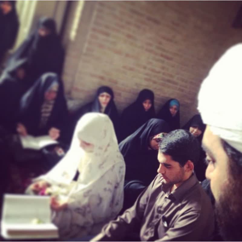 راسم عقد یكی از دخترخانم های كلاس مجردها راسم عقد یكی از دخترخانم های كلاس مجردها